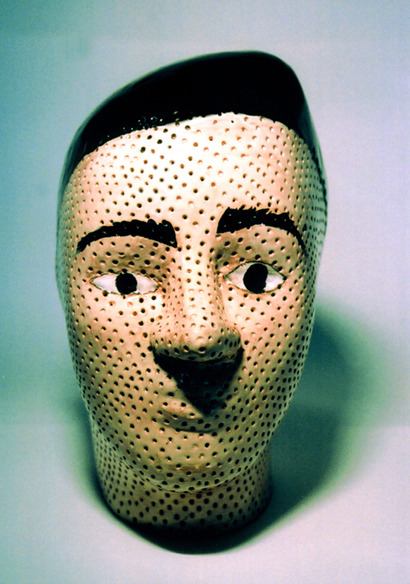 "La tête poreuse", face, sculpture en terre émaillée, grandeur nature, exemplaire unique, 2009